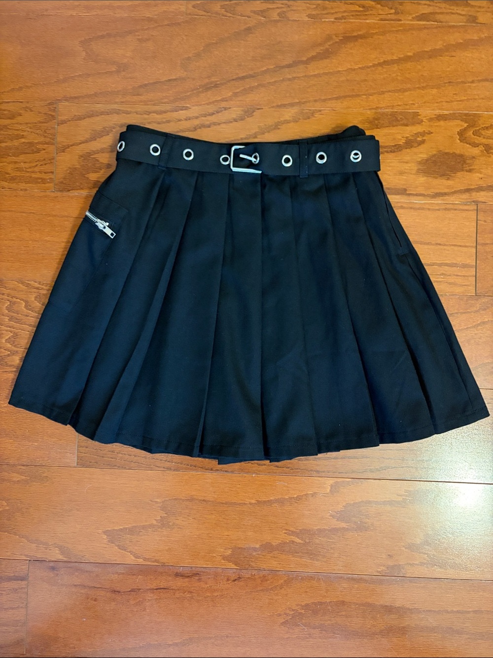 Hot Topic - Social Collision Belted Skirt